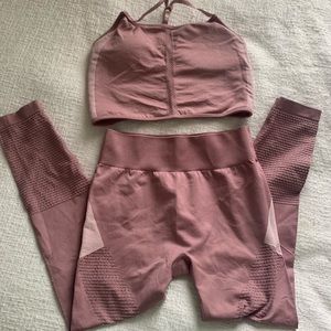Fabletics Workout Set (Medium)